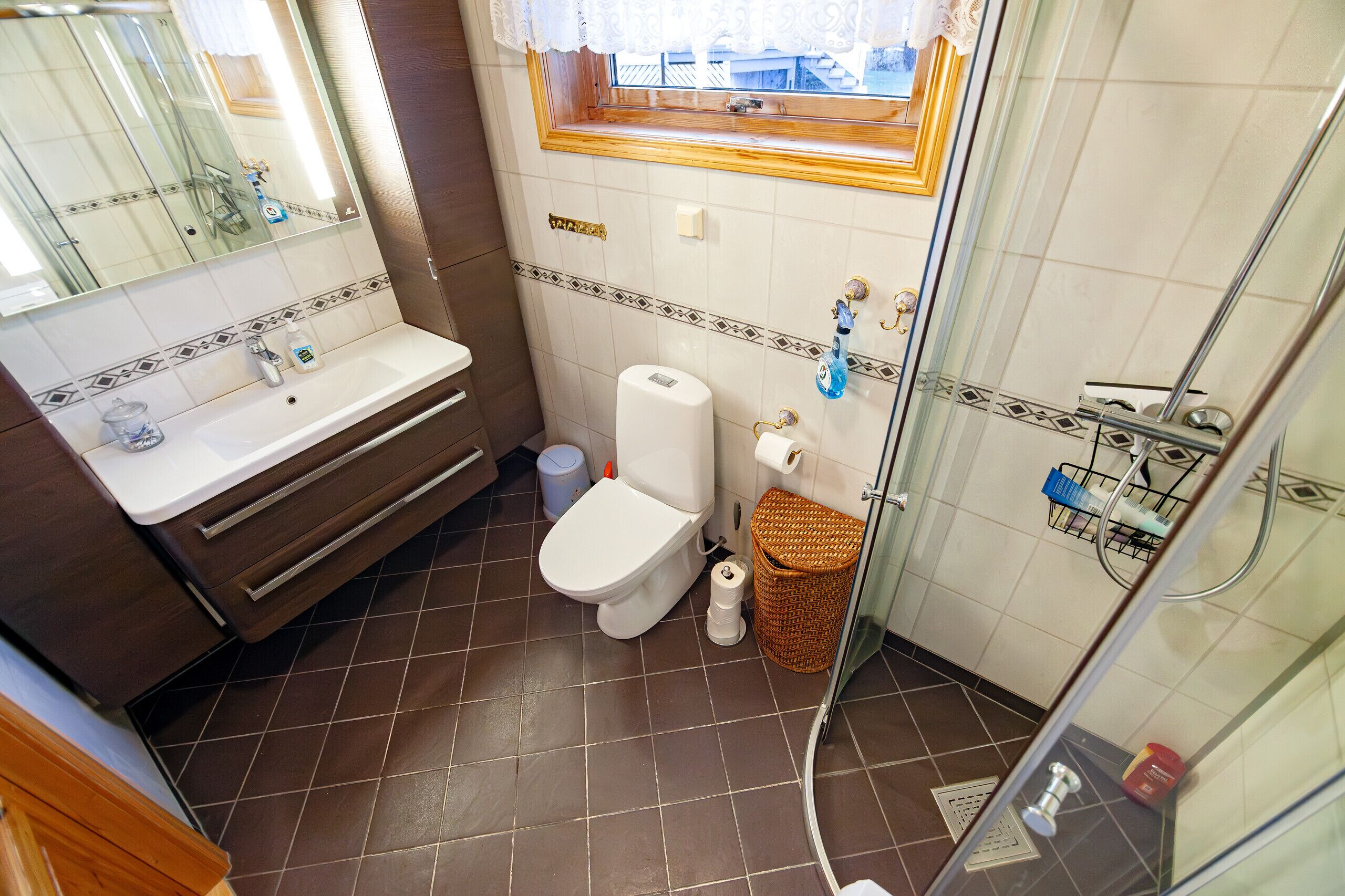 Een douche, een haardroger, handdoeken