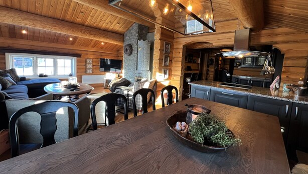 A wooden interior with a dining area, kitchen, and living space. - Geilo centrum - cozy apartment - central location (Hol)