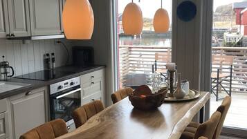 Fridge, oven, dishwasher, coffee/tea maker
