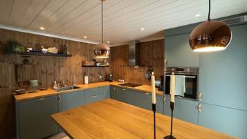 Fridge, oven, dishwasher, coffee/tea maker
