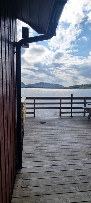Terrace/patio - Carpenters Rorbu by the Sea (Vestvågøy)