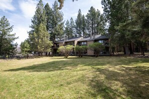 Exterior - Modern Bend Getaway Near Downtown + Pool & Hot Tub (Bend)