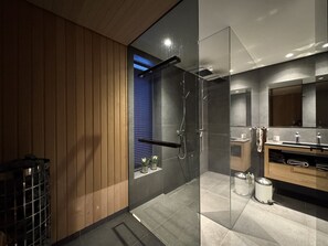 Shower, jetted bath, hair dryer, towels