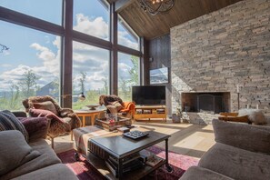 TV - Spacious, exclusive and modern cabin for rent in Kikut, Geilo (Hol)