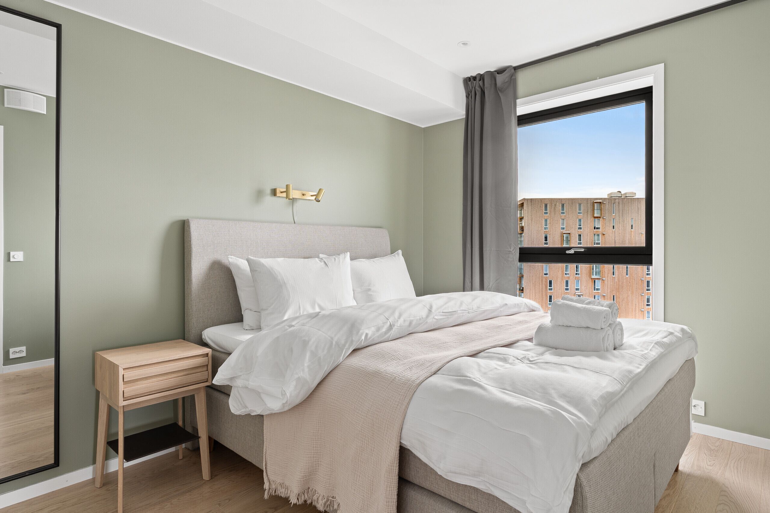 Iron/ironing board, free WiFi, bed sheets