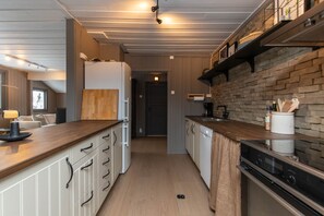 Fridge, oven, dishwasher, coffee/tea maker