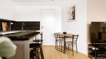 Fridge, oven, dishwasher, coffee/tea maker