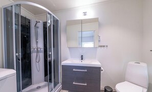 Douche, séchoir à cheveux, serviettes fournies