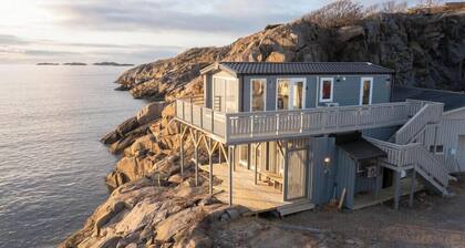Henningsvær Seaside Ground Floor Apartment
