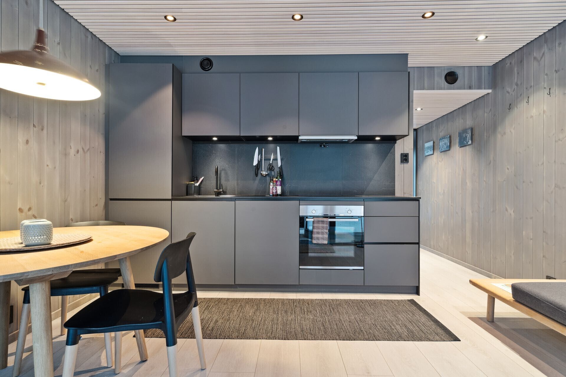Fridge, oven, dishwasher, coffee/tea maker