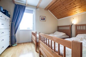 Free WiFi, bed sheets - Modern Seahouse in Svolvær with stunning views! (Svolvær)