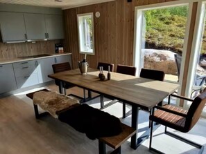 Dining - Explorers Cabin Lofoten (Vestvågøy)