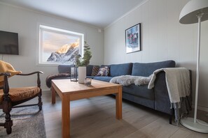 TV, fireplace - Valen house in famous Reine (Reine)