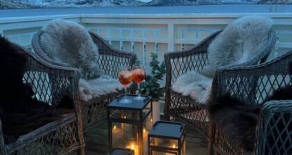 Valen house in famous Reine