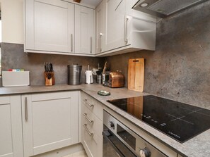 Dishwasher, cookware/dishes/utensils - Orcaber Farmhouse (Lancaster)