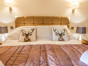 4 bedrooms, individually decorated, individually furnished, free WiFi - Orcaber Farmhouse (Lancaster)