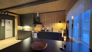Fridge, oven, dishwasher, coffee/tea maker