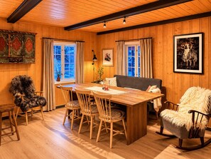 Dining - Charming mountain retreat in Sudndalen (Hol)