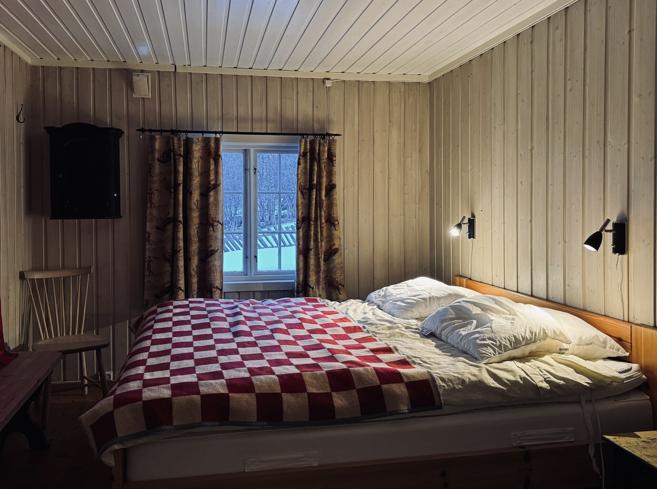 Free WiFi, bed sheets