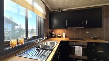 Fridge, oven, dishwasher, coffee/tea maker