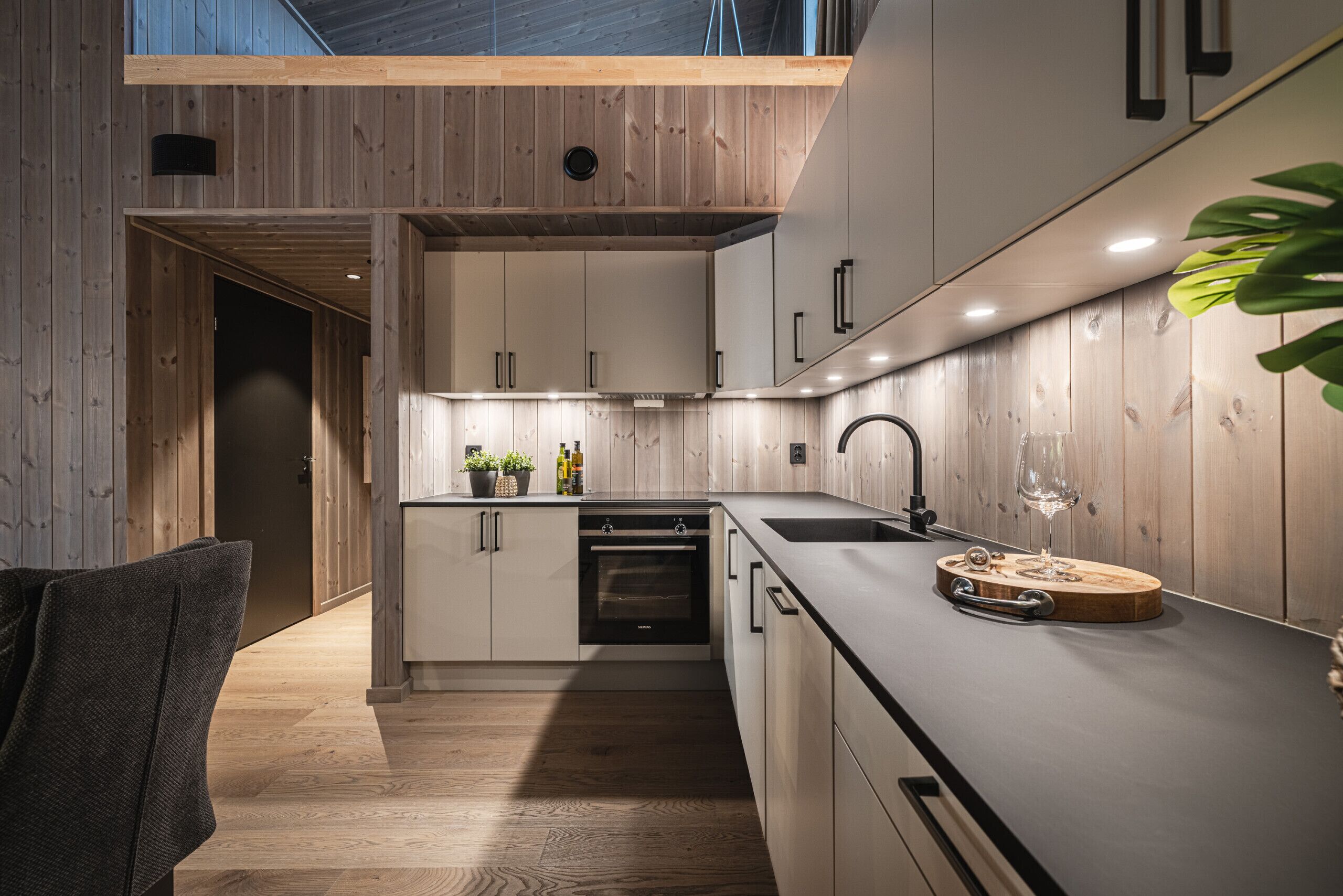 Fridge, oven, dishwasher, coffee/tea maker