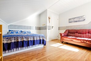 Free WiFi, bed sheets - Secluded house in Lofoten-Private swimming pool! (Vestvågøy)