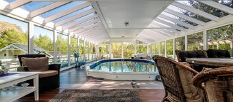 Secluded house in Lofoten-Private swimming pool!