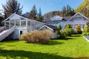 Exterior - Secluded house in Lofoten-Private swimming pool! (Vestvågøy)