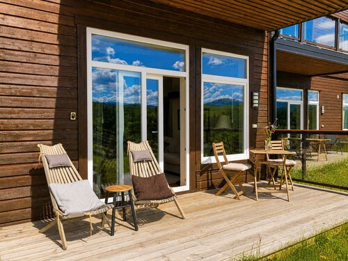 In the heart of magical Geilo – modern apartment with sunny terrace and views