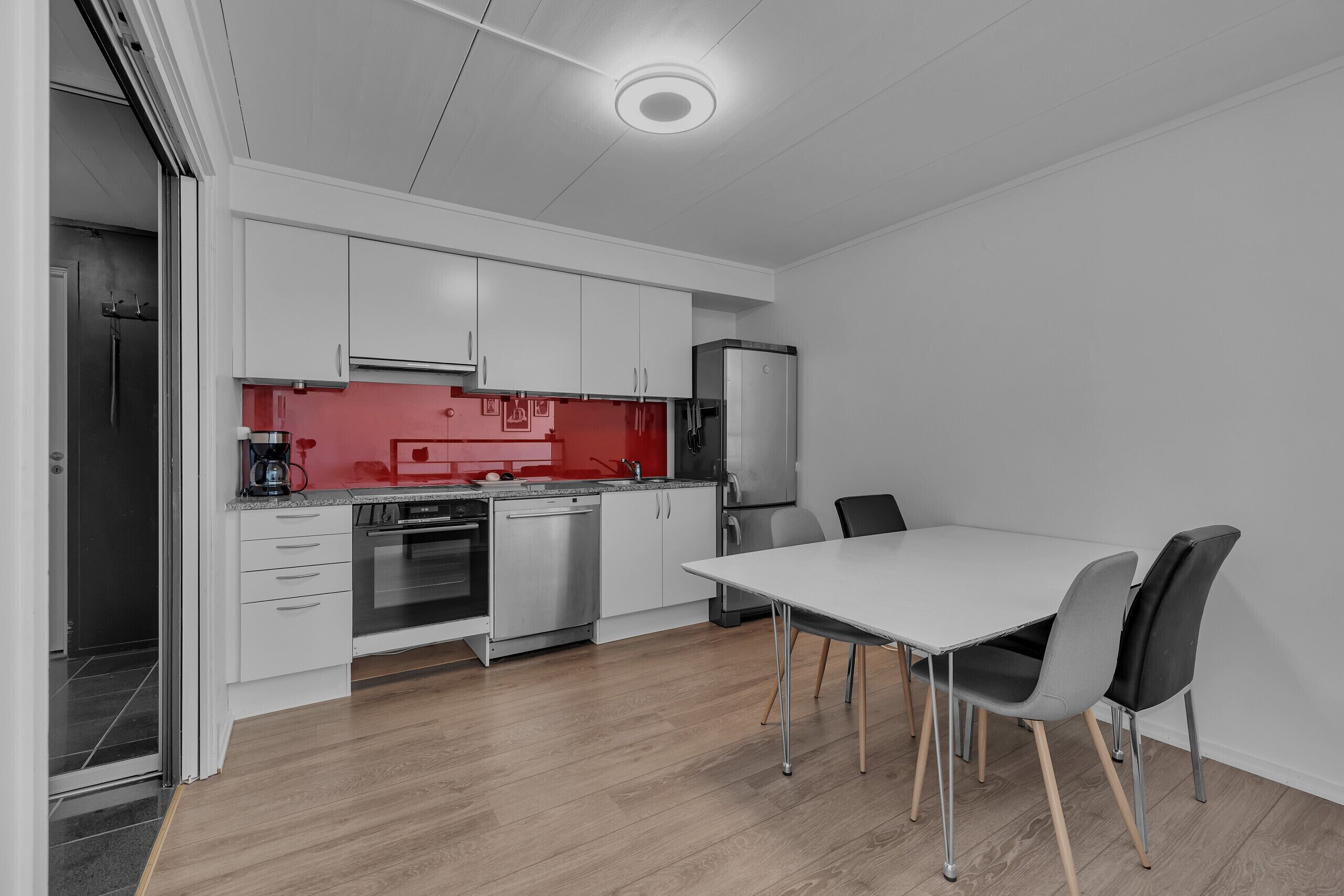Kühlschrank, Mikrowelle, Ofen, Geschirrspüler