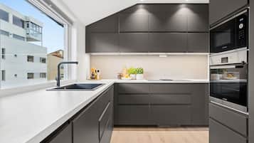 Kühlschrank, Mikrowelle, Ofen, Geschirrspüler