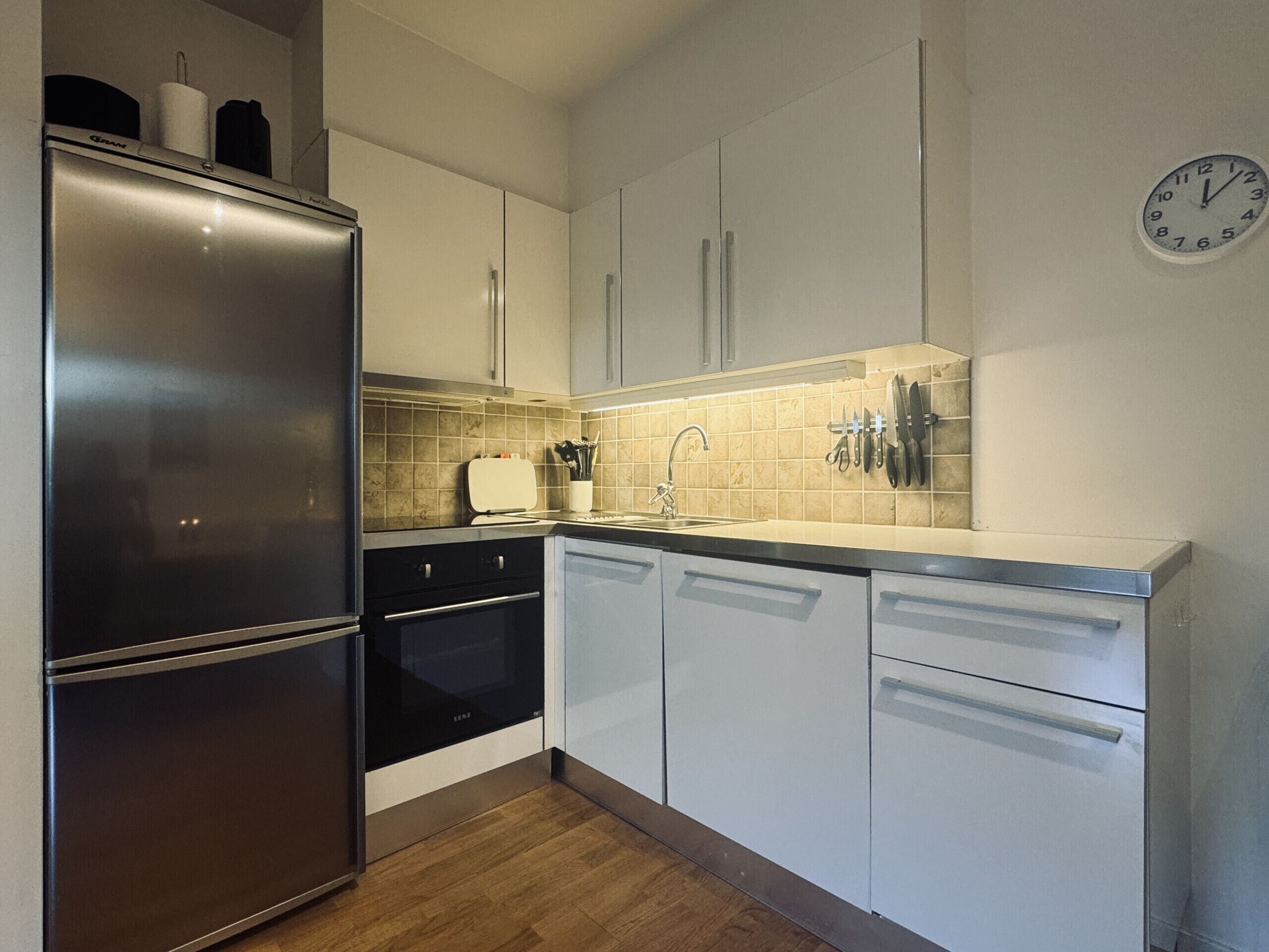 Fridge, oven, dishwasher, coffee/tea maker