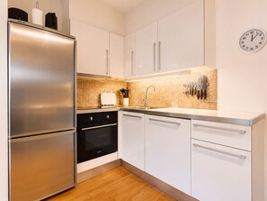 Fridge, oven, dishwasher, coffee/tea maker