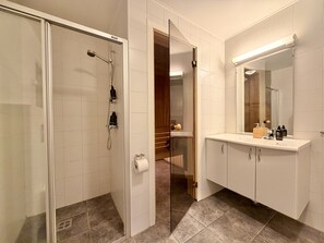 Douche, serviettes fournies