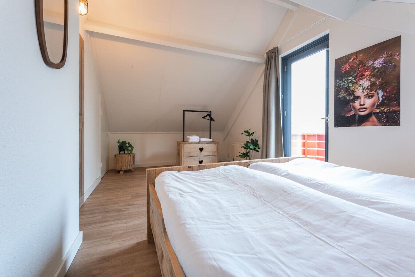 Iron/ironing board, WiFi