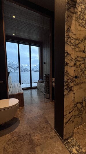 Bathroom - Fredvang Lodge, Lofoten (Flakstad)