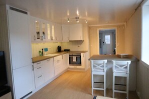 Fridge, oven, dishwasher, coffee/tea maker