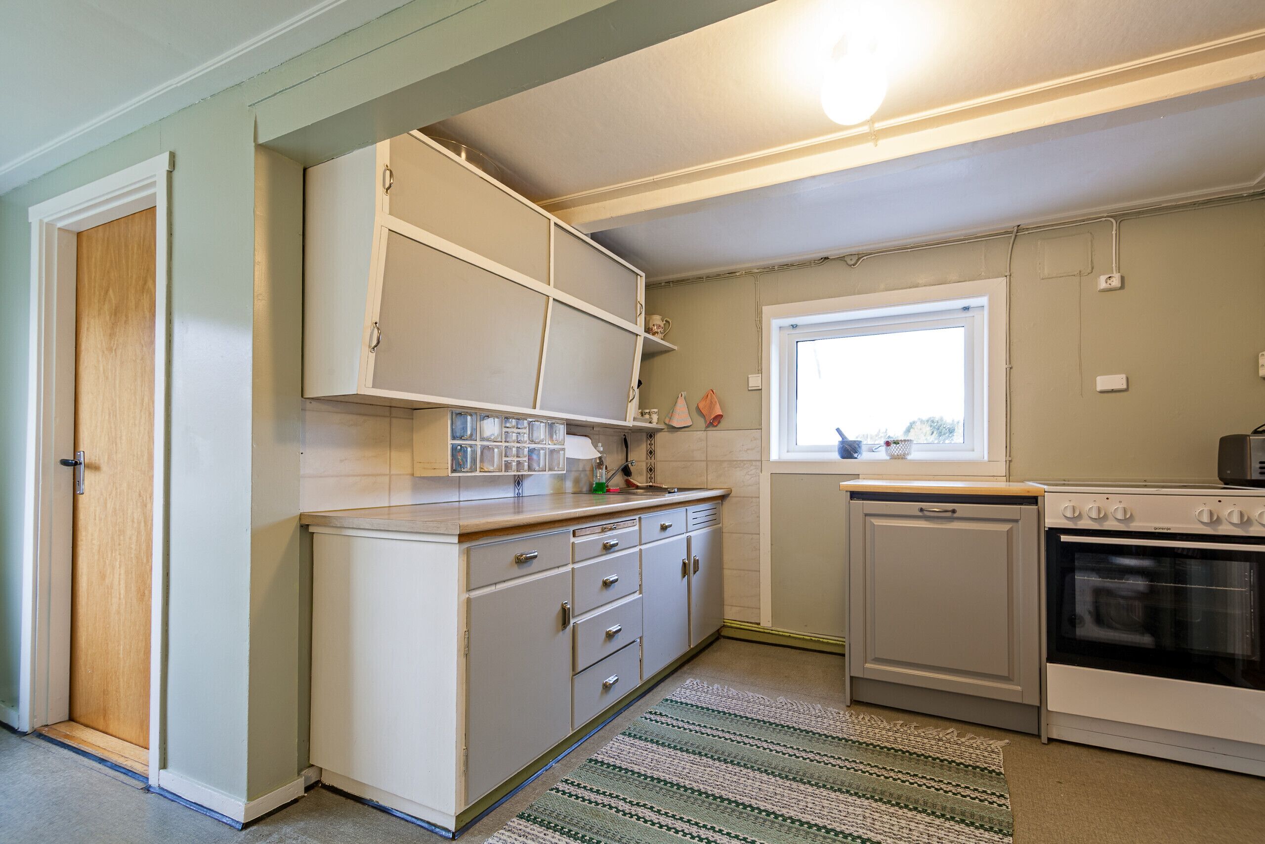 Kjøleskap, ovn, oppvaskmaskin og kaffetrakter/tekoker