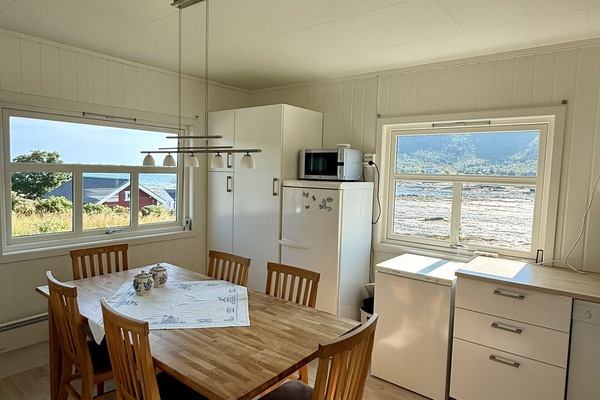 Kitchen with a large dining table and gorgeous views!