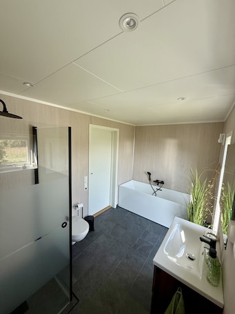 Shower, hair dryer, towels. Peaceful retreat in Lofoten