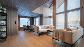 Televisie en een open haard