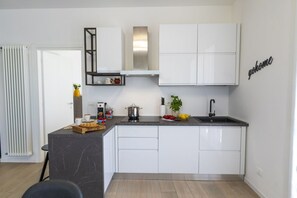 Kühlschrank, Mikrowelle, Geschirrspüler