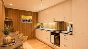 Fridge, oven, dishwasher, coffee/tea maker