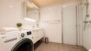 Dusche, Haartrockner, Handtücher
