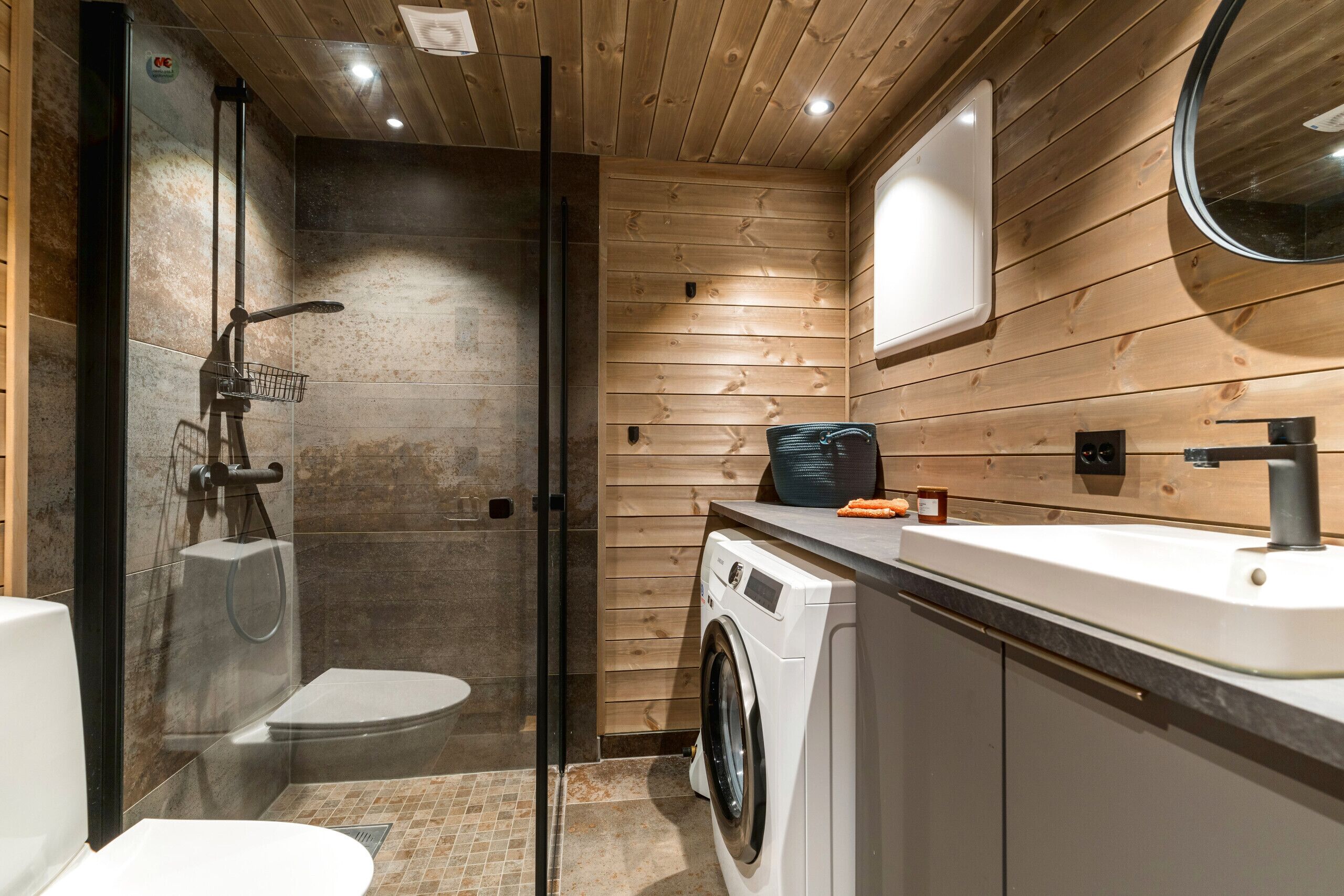 Shower, towels