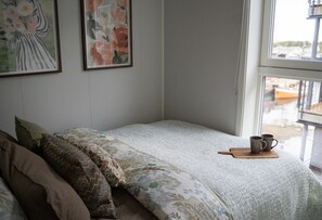 Wi-Fi de cortesia, roupa de cama