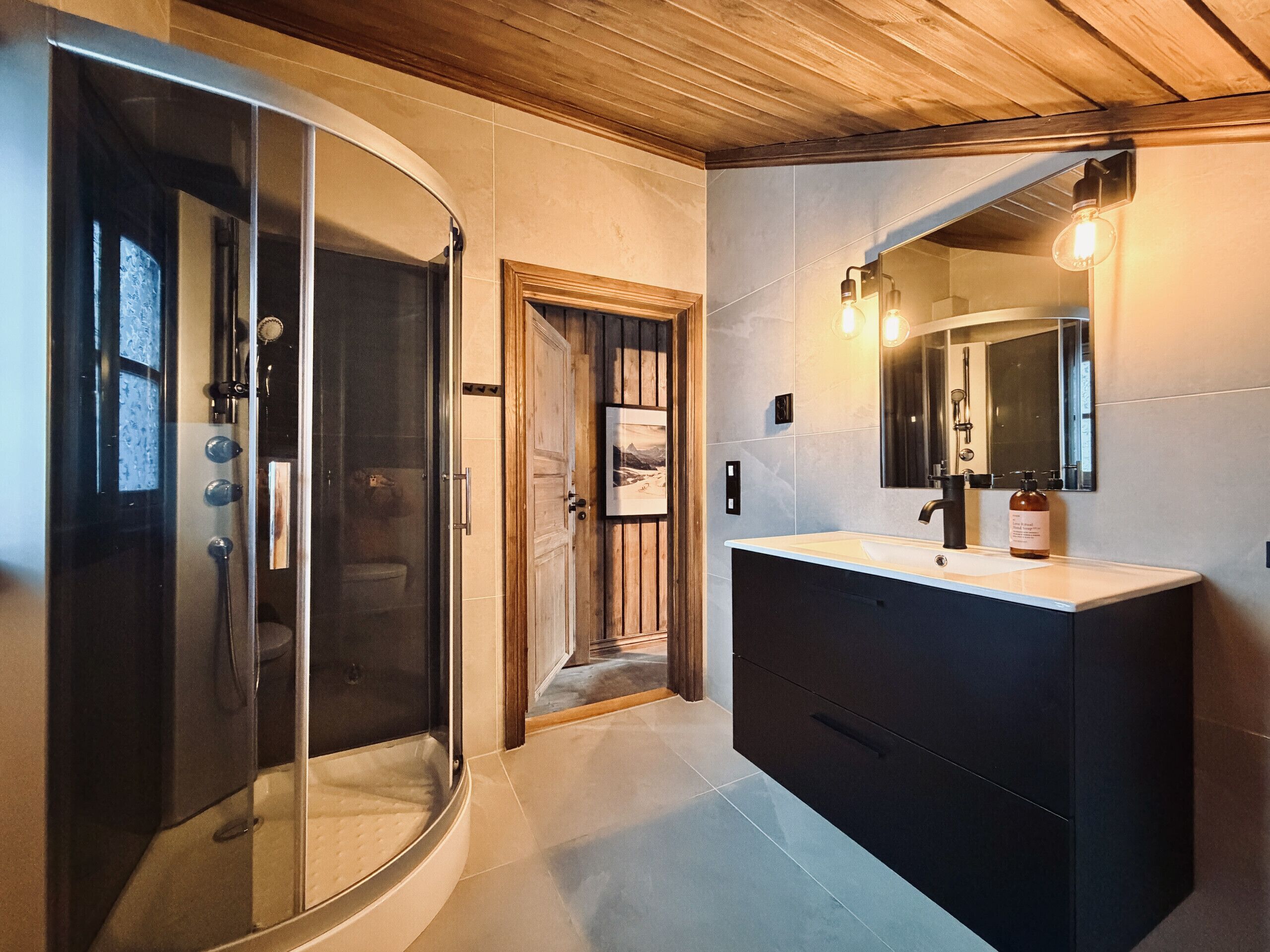 Shower, towels