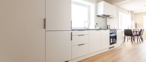 Fridge, oven, dishwasher, coffee/tea maker