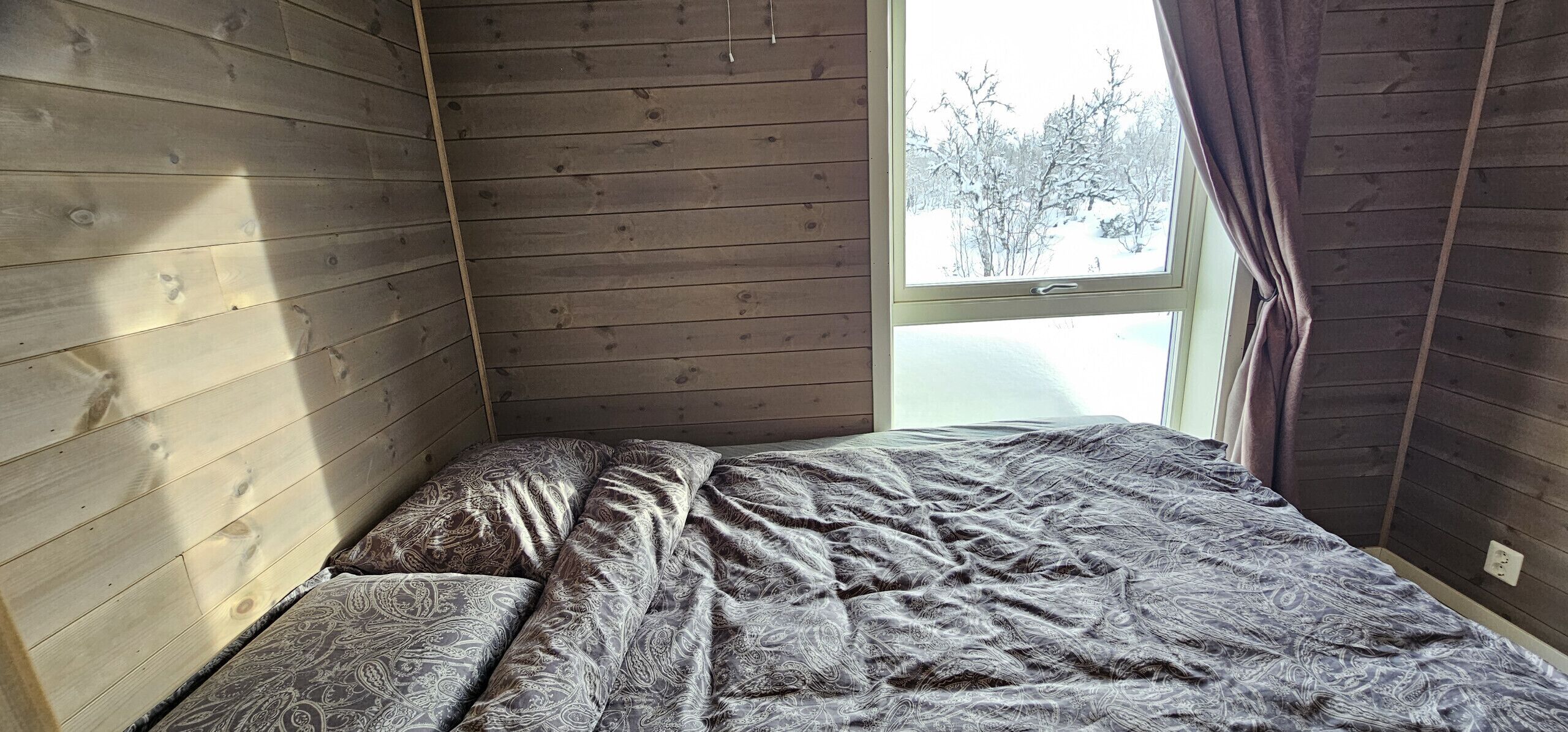 Free WiFi, bed sheets