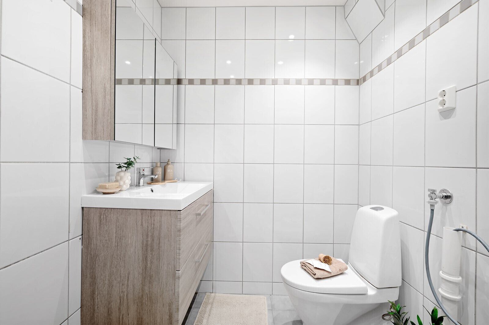 Dusj, hårføner og håndklær